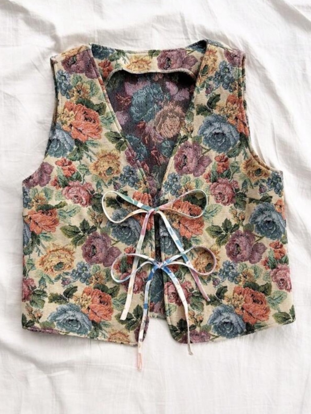 NWOT - Soleia - Vintage Style Floral Tapestry - Cropped Tie Front Vest - Size XS